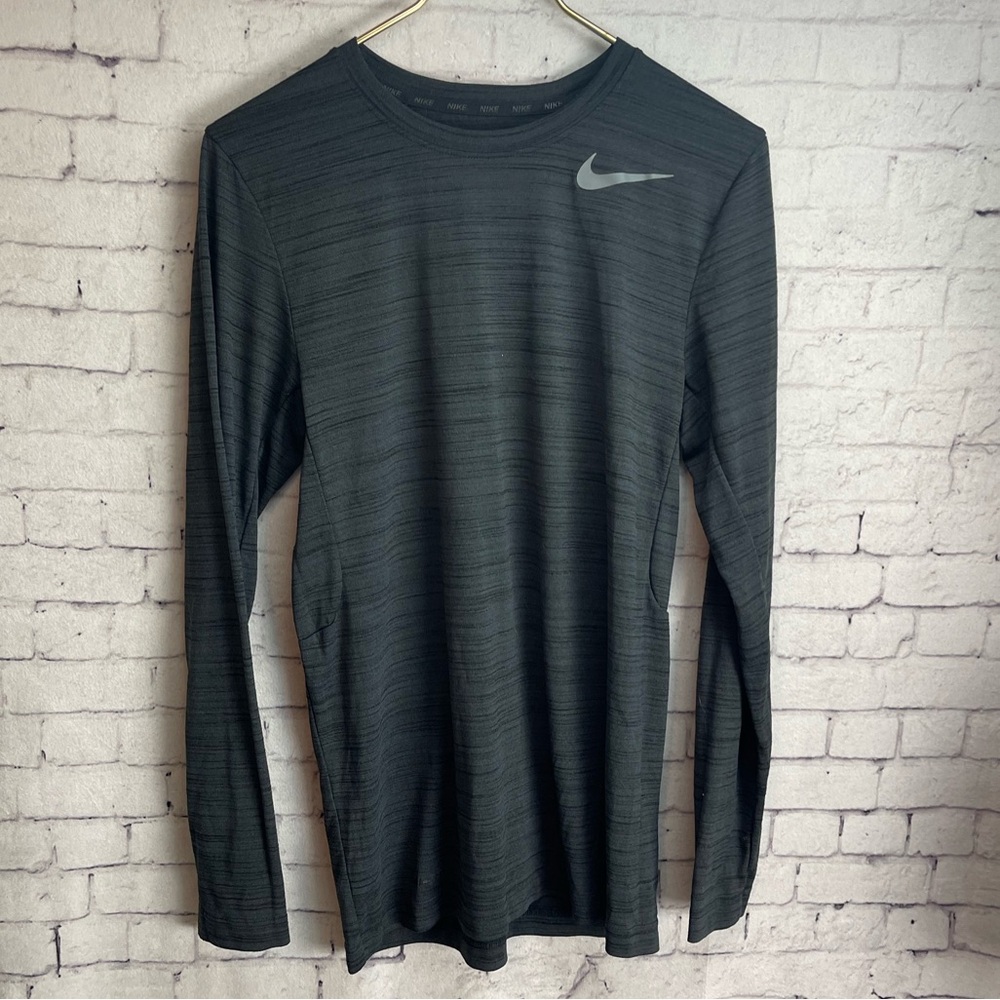 Nike Dri fit men’s size small dark gray long sleeve shirt